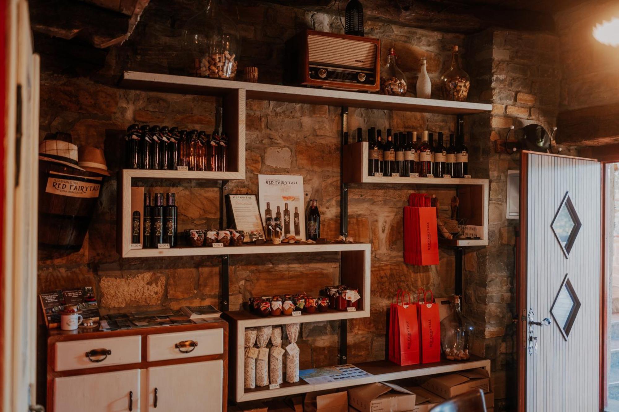 Touristfarm - Apartments "Red Fairytale" Marezige Exterior foto